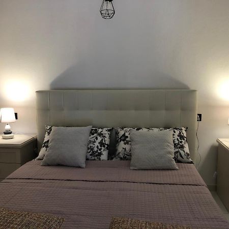 דירות טאולאדה Elegante Monolocale Al Centro Del Paese מראה חיצוני תמונה