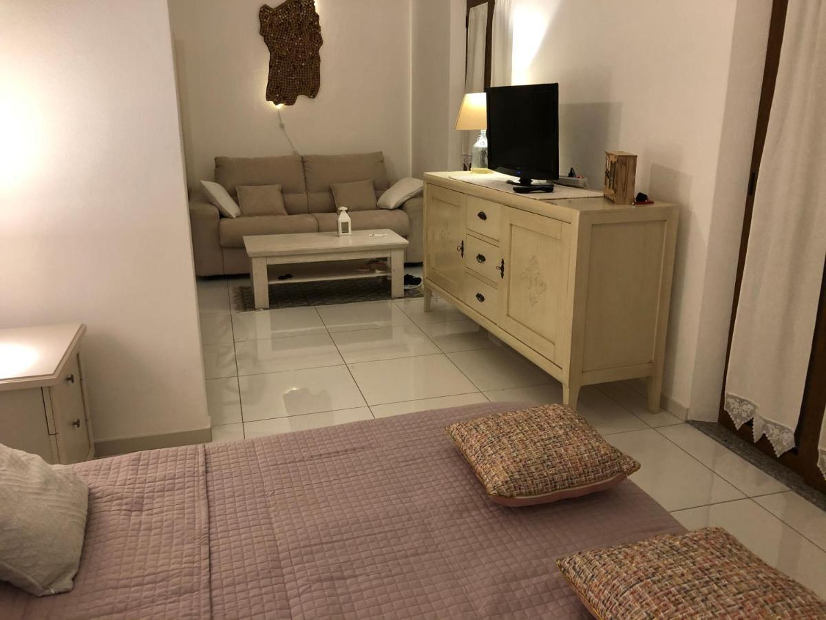 דירות טאולאדה Elegante Monolocale Al Centro Del Paese מראה חיצוני תמונה
